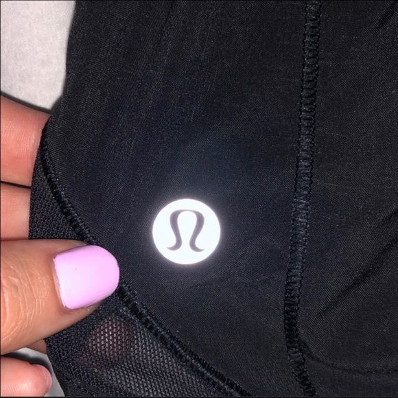 LULULEMON Hotty hot shorts - Picture 2 of 5